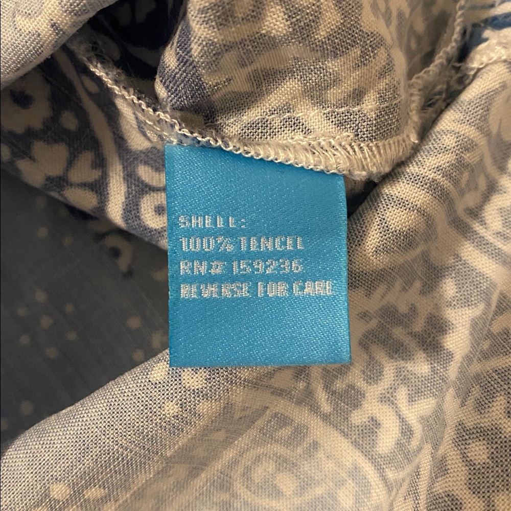 J.McLaughlin tunic blouse featuring a blue patchwork bandanna design - Picture 8 of 9